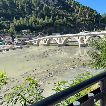 Kapxhiu Poshnje Apartman Berat